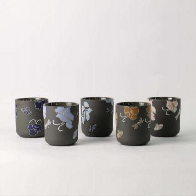 Por que este castiçal floral exclusivo pintado à mão se tornou um novo favorito do Instagram?