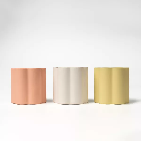 Castiçal de cerâmica com borda floral artística