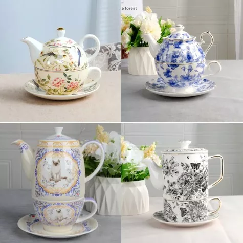 Cup de porcelana encantada com bule de chá