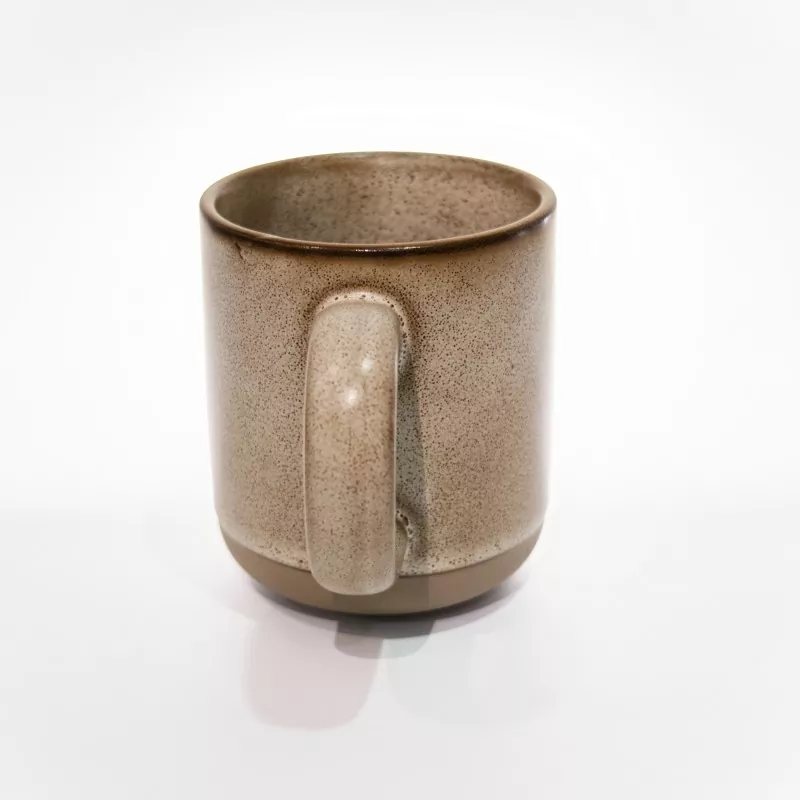 Caneca de viagem de cerâmica simples e moderna